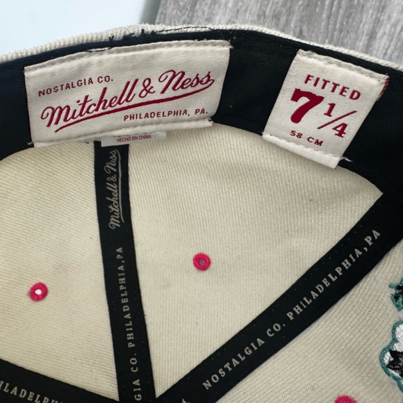 San Antonio Spurs Mitchell & Ness Hardwood Classics 2-Tone Snapback Hat 7 1/4 - Picture 10 of 12